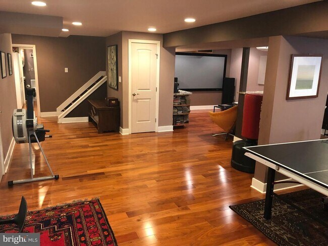 Building Photo - 10309 Bells Mill Terrace