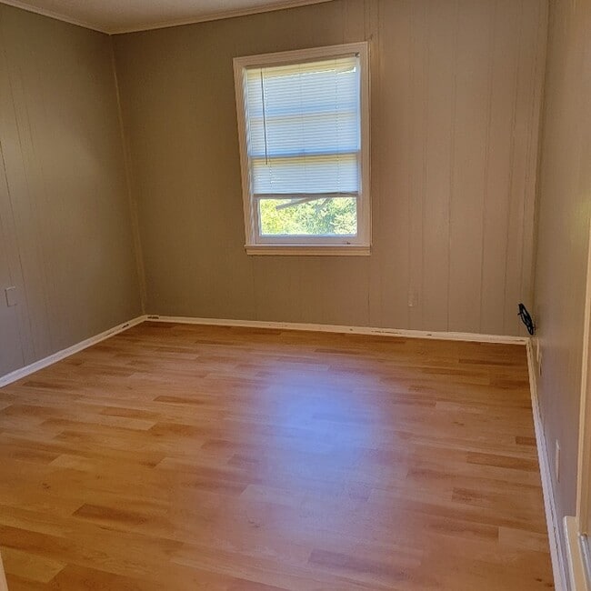 Building Photo - SECTION 8 WELCOME!