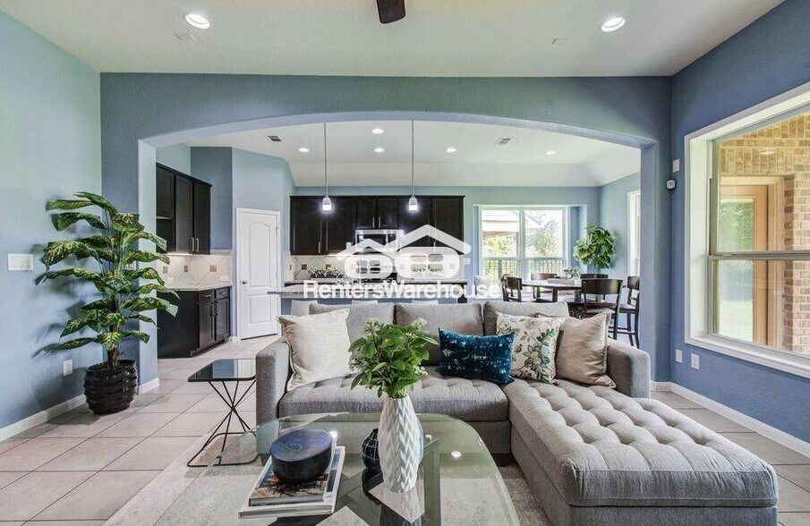 Building Photo - 17622 Quiet Shores Dr