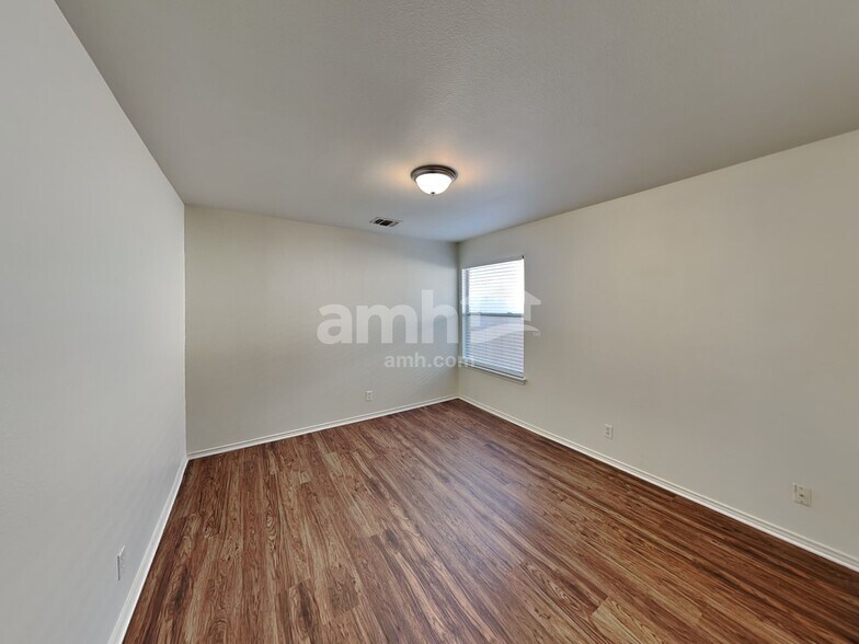 Building Photo - 6918 Shelbyville Ct