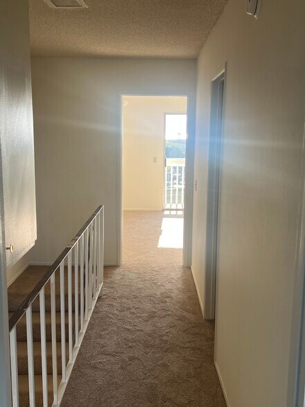 Building Photo - 263 S Ventura Rd