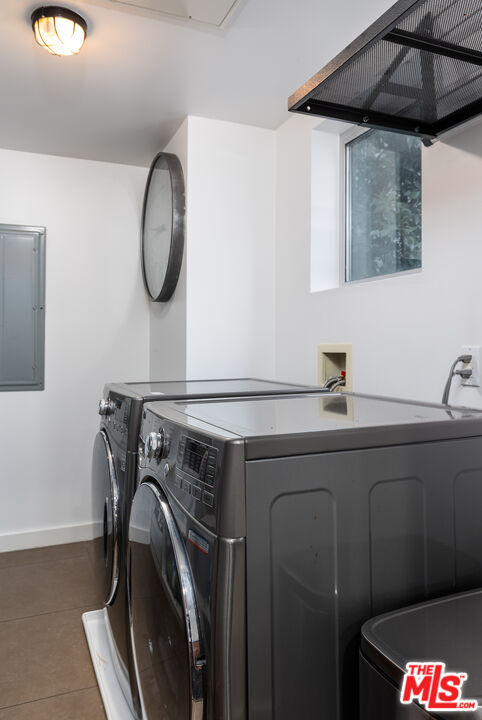 Building Photo - 900 N W Knoll Dr