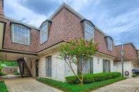 Building Photo - Condominium located in Olmos Park Gardens