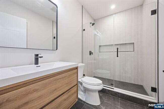 Building Photo - 242 Hardenburgh Ave