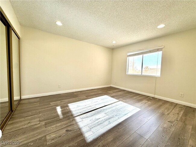 Building Photo - 10001 Coral Sands Dr