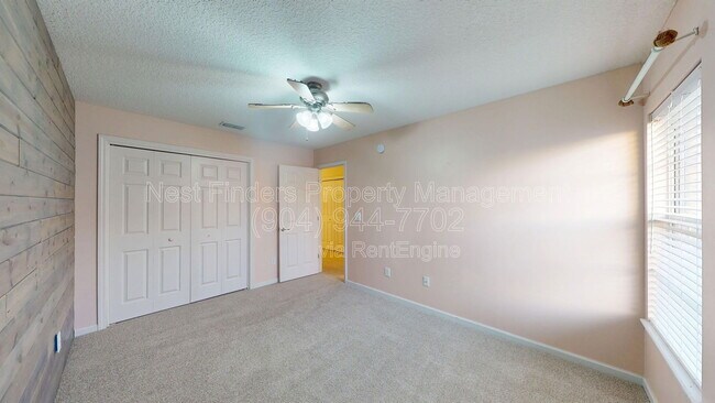 Building Photo - 281 Village Green Ave