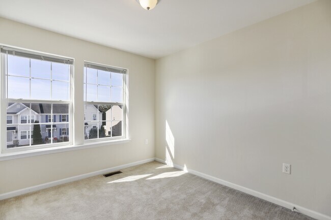 Building Photo - 18 Chillingham Ct