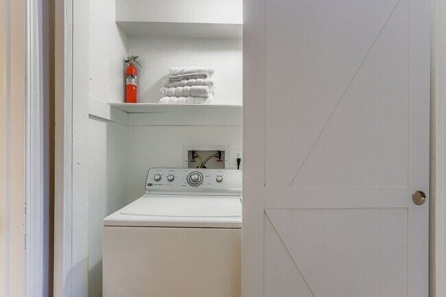 Building Photo - Idyllic West Boulder 2BDR Furnished Home