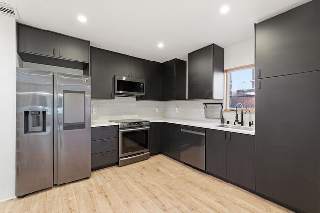 Building Photo - 820 46th St