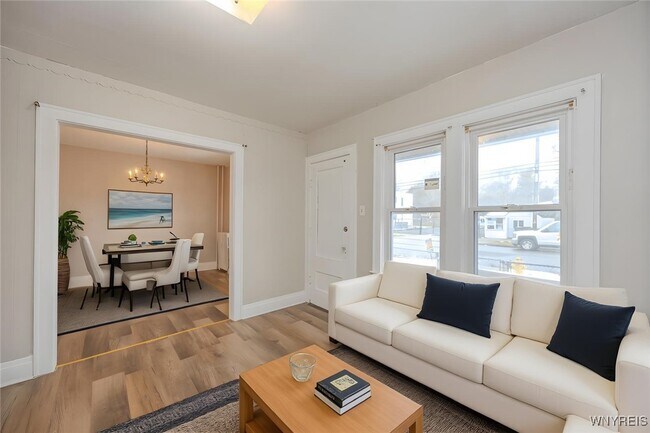 Building Photo - 2253 Niagara St