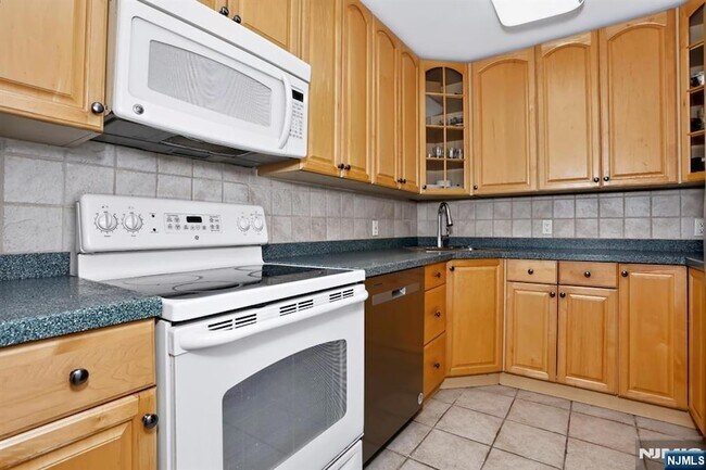 Building Photo - 301 Beech St