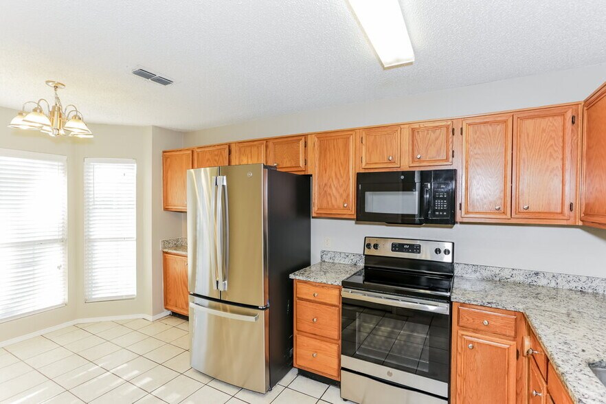 Building Photo - 7024 Wooddale Dr