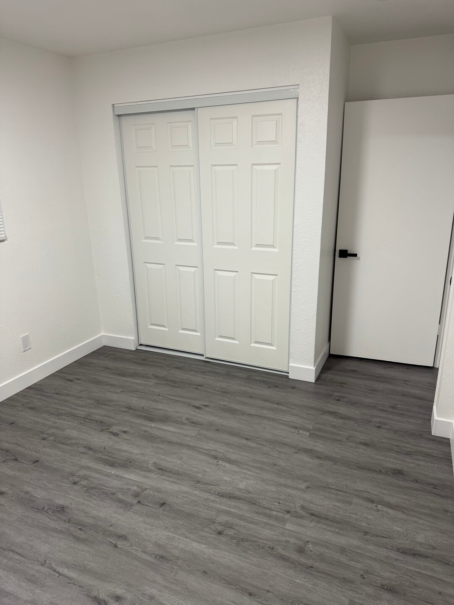 Building Photo - 581 W 16th St