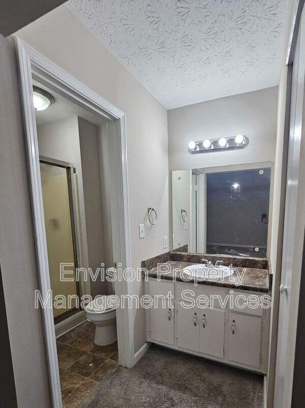 Building Photo - 2987 Medina Dr