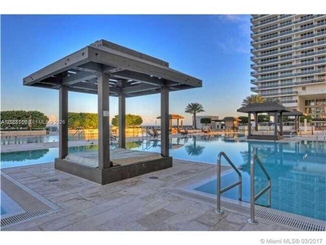 Building Photo - 1830 S Ocean Dr