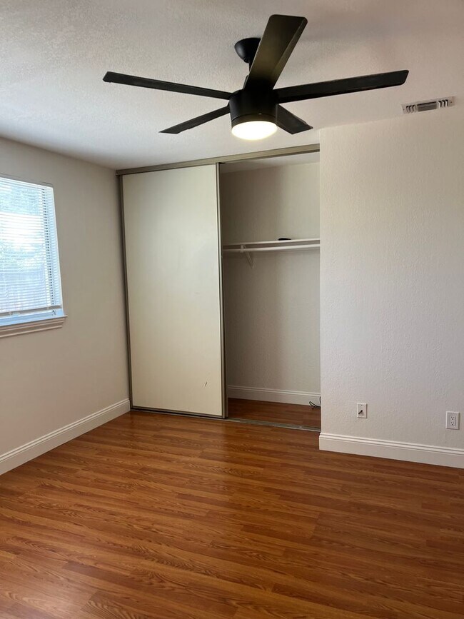 Building Photo - 311 Yosemite Dr