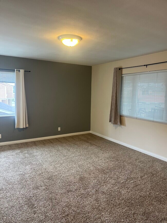 Building Photo - 2678 Santa Ana Ave