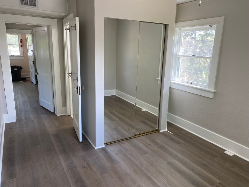 Building Photo - 1449 S University Blvd