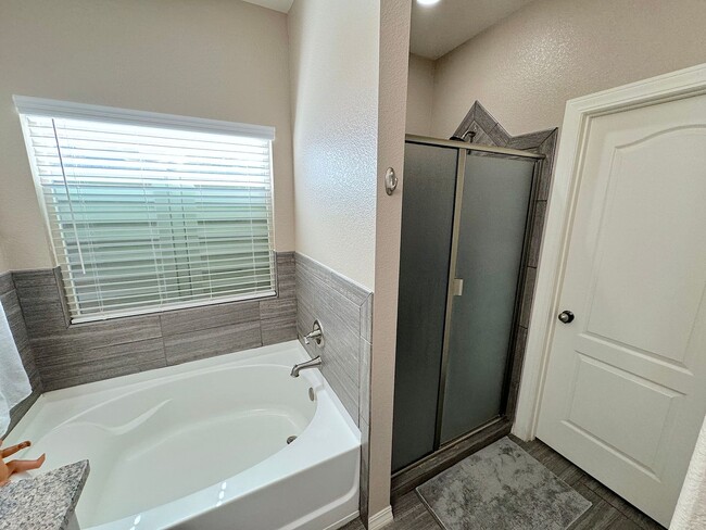 Building Photo - Northeast El Paso 3Bed/2 Bath Refrig A/C Across From Park!