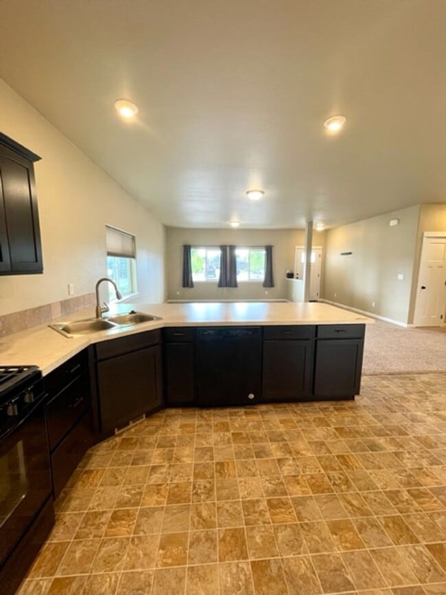 Building Photo - Beautiful 3 Bedroom Single Level home in SE Bend!