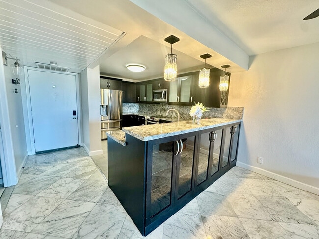 Building Photo - 13 Royal Palm Way