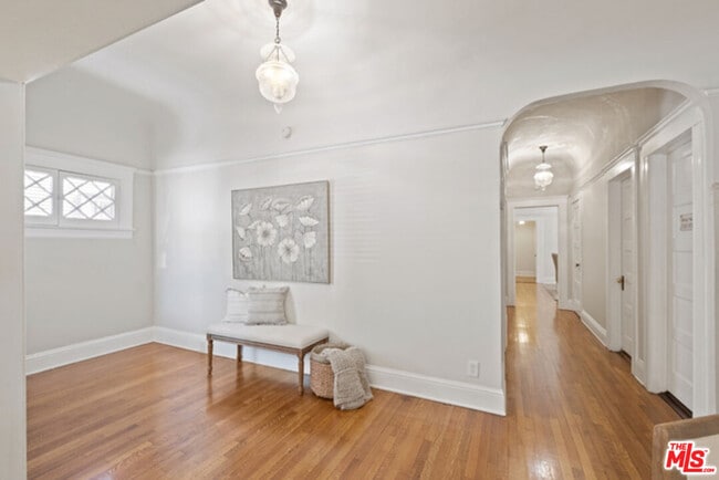 Building Photo - 1408 S Burlington Ave