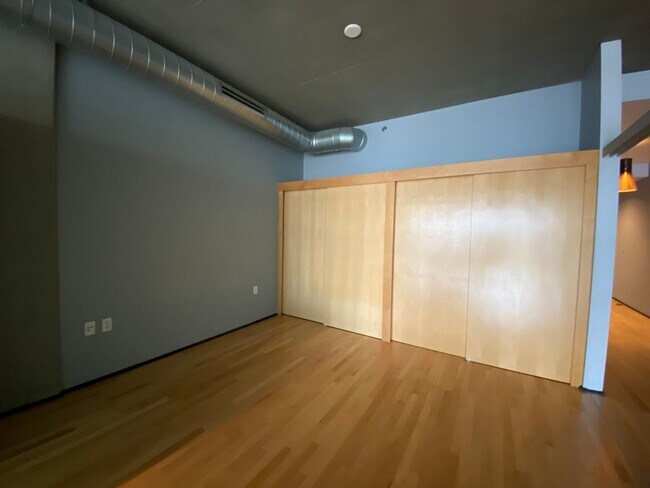 Building Photo - Elegant Pearl District Residence with Designer Kitchen, Floor-to-Ceiling Windows & Secured Parking