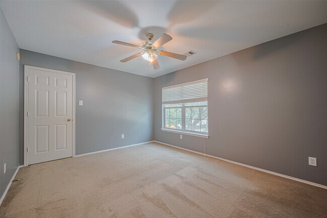 Building Photo - 3927 Flatwood Dr