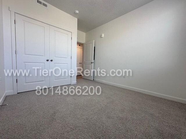 Building Photo - Move-in special:  First month's rent free!