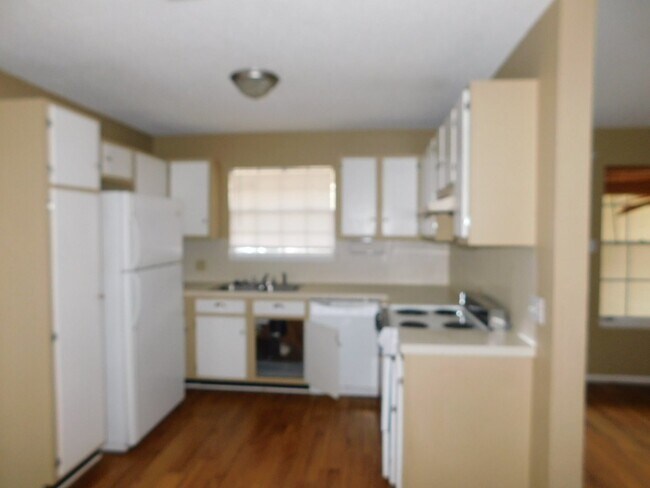 Building Photo - 8705 Piney Point Dr