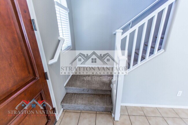 Building Photo - 10013 E Impala Ave