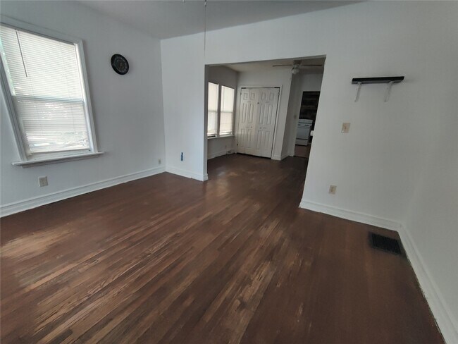 Building Photo - 258 Grand Ave