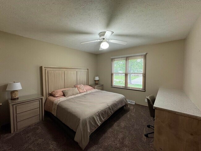 Building Photo - 5855 Thatcher Dr