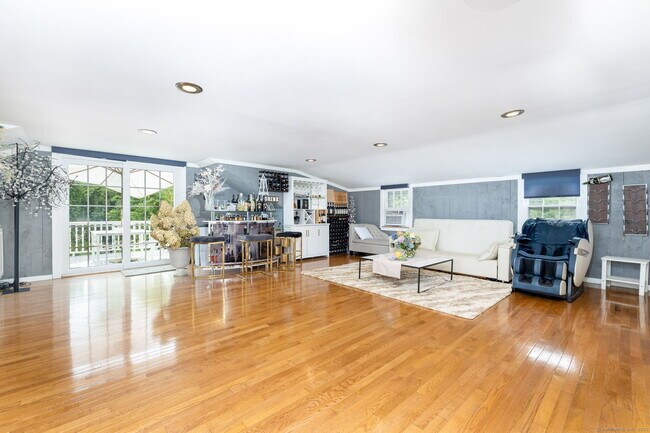 Building Photo - 538 Main St