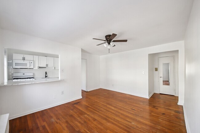 Building Photo - 165 Vroom St