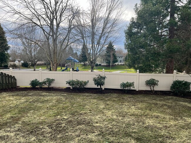 Building Photo - Excellent Location in Fishers Landing near...