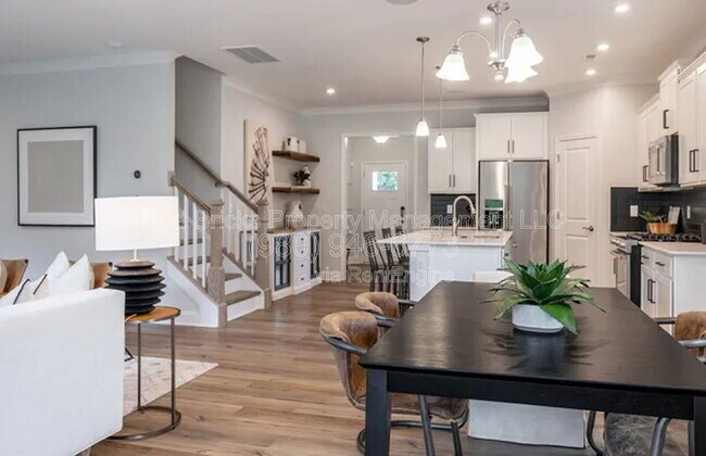 Building Photo - 19016 Yellow Birch Dr