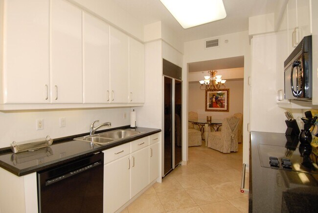 Building Photo - 3200 N Ocean Blvd