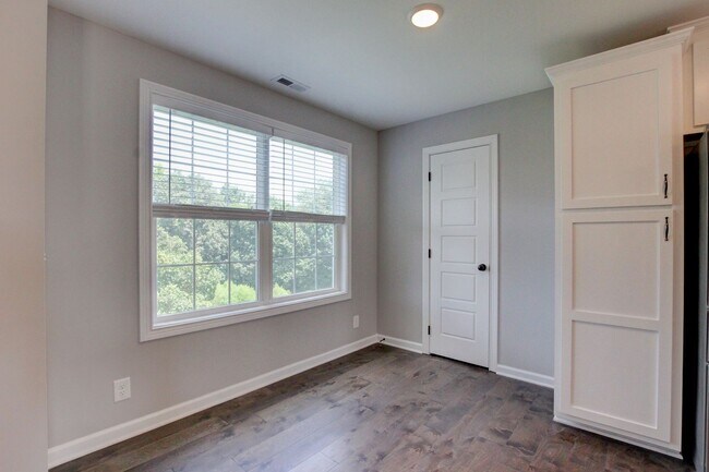 Building Photo - 1092 Barnhill Rd