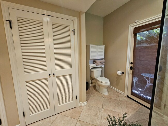 Building Photo - Exceptional Single-Story Home in Prime Upl...