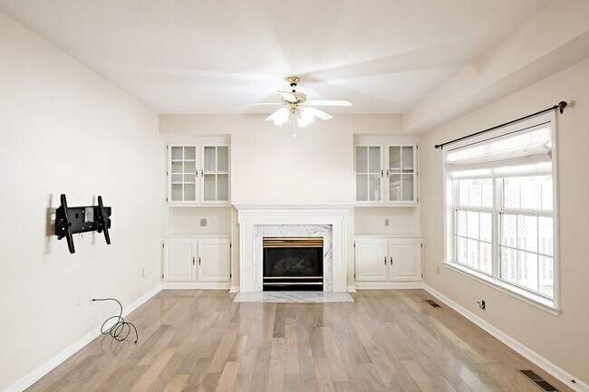 Building Photo - Move-In Ready, Dog-Friendly Preddy Creek Home