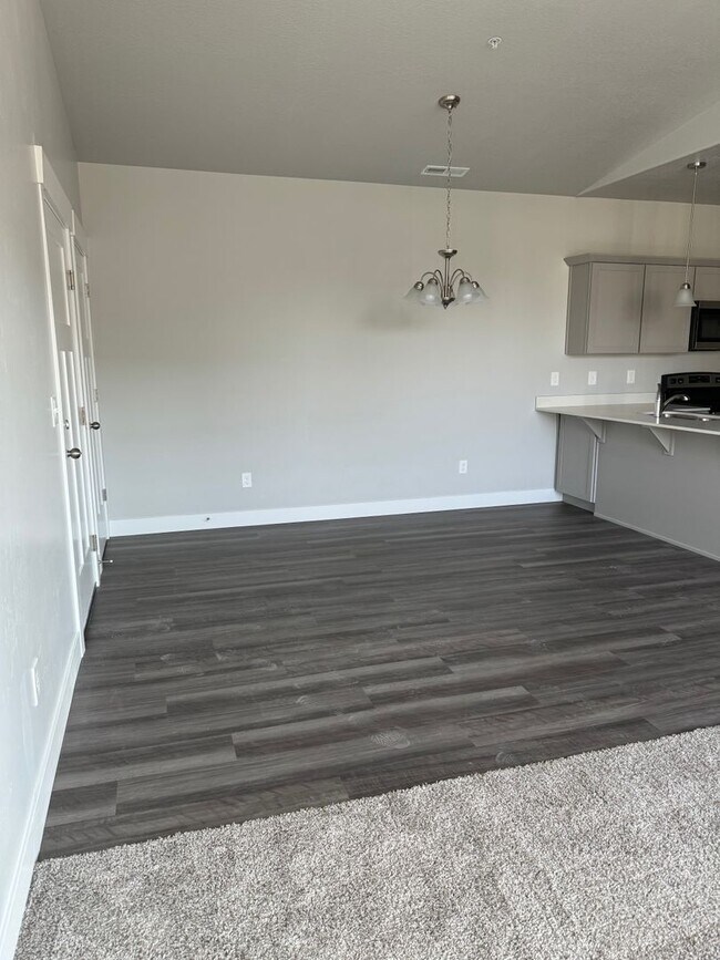 Building Photo - 3 bed/2bth 1 car Garage!!!