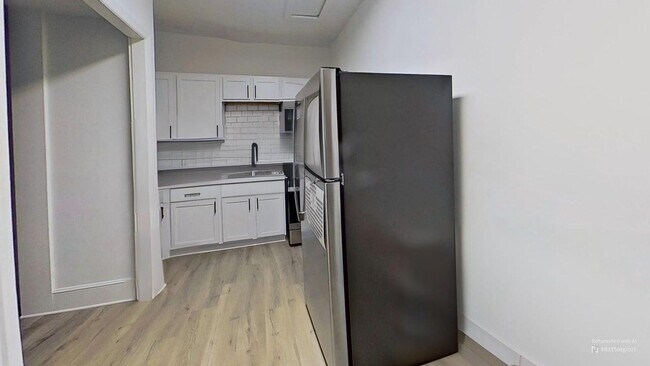 Building Photo - First month free ~ 1 bed / 1 bath on King Street
