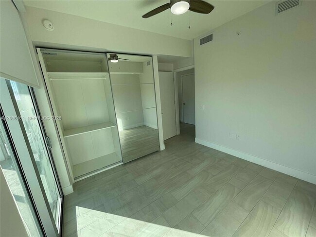 Building Photo - 2000 Metropica Wy