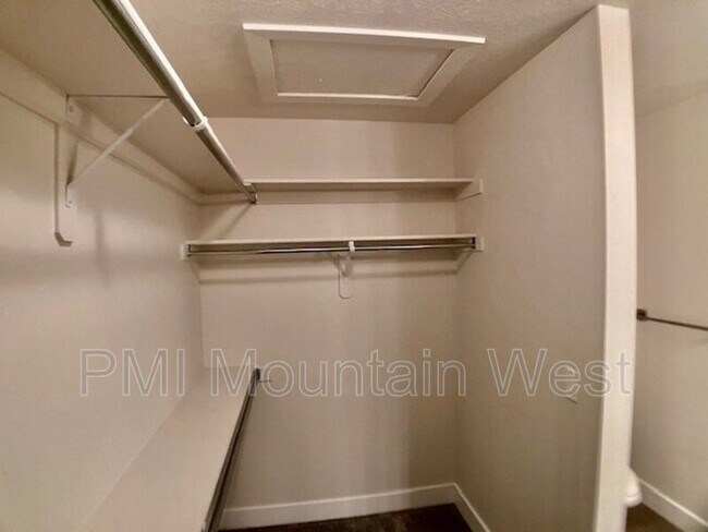 Building Photo - 269 E Ellen Ln