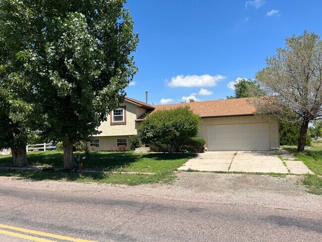 Primary Photo - ALL PROSPECTIVE TENANTS MUST SUBMIT A $58 ...