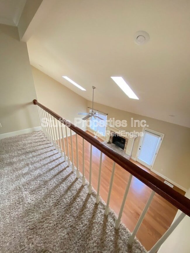 Building Photo - 206 Hillsboro Cir