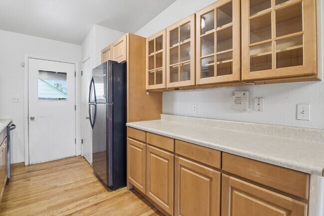 Building Photo - $2,495.95, 4 bed, 1.5 bath with a large backyard.