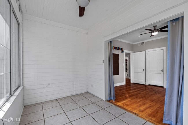 Building Photo - Check Out this 3 bed 2 bath!!