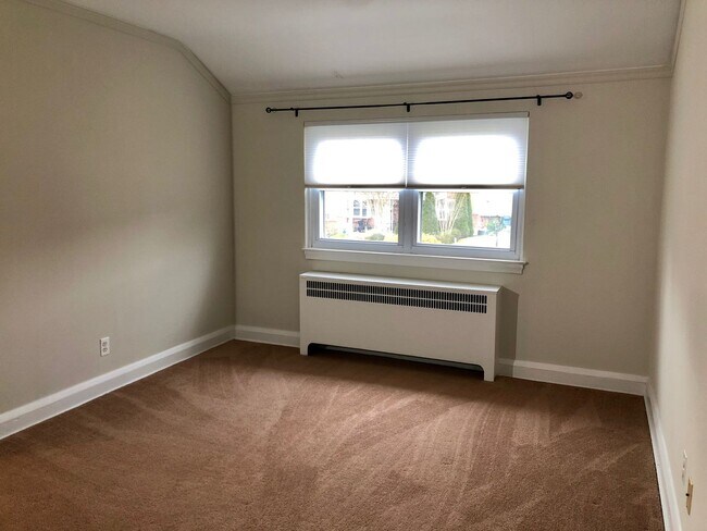 Building Photo - For Rent: Charming Residence on Ridge Ave